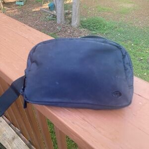 Gap black belt bag
